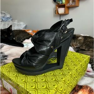 Super cute Gianni Bono wedge shoes